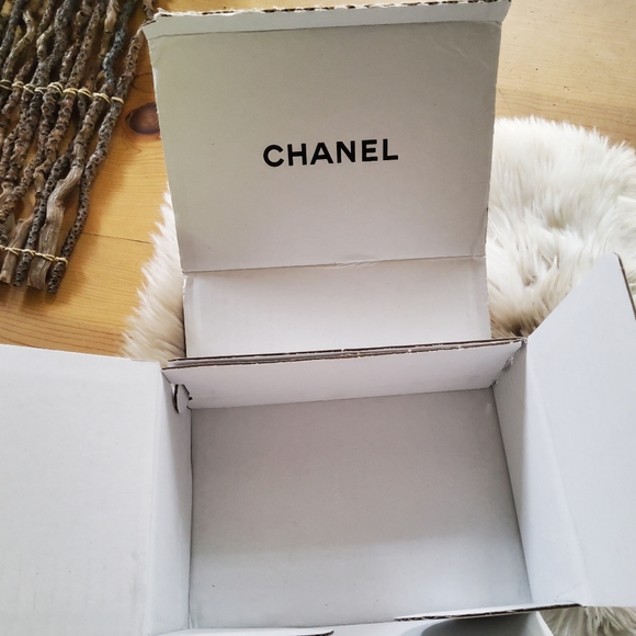 Chanel Bundle...2 Gift Bags/Chanel Shipping Box & Le Lift - Picture 15 of 15